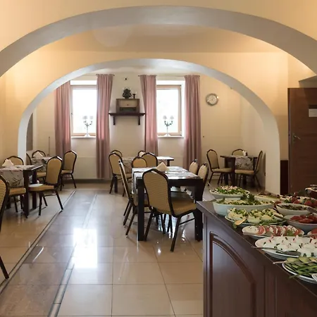 布罗池餐厅酒店