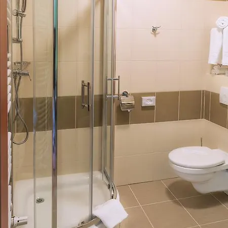 布罗池餐厅酒店 *