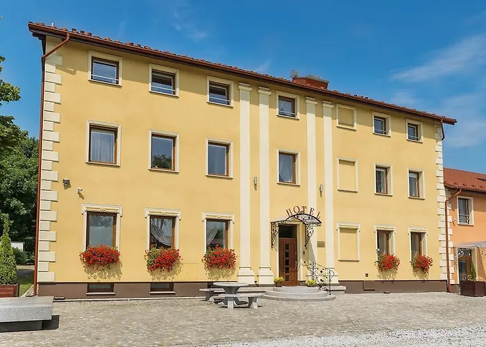 I Restauracja Brochów Hotel *