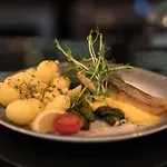 מלון I Restauracja Brochow *